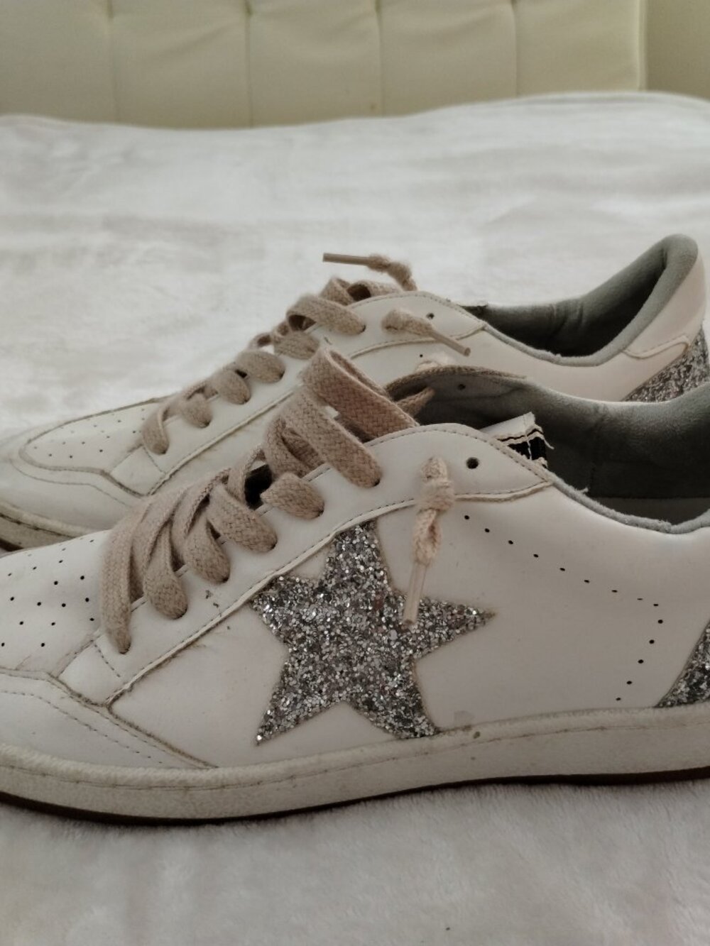Women's Size 10 SHU SHOP PAZ Silver/White Glitter Star Lace Up Low Top Sneakers